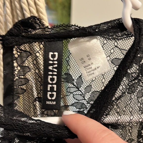 Black see through floral top “DIVIDED by H&M” Size US 10 - Picture 3 of 3